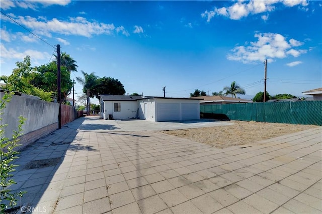 3310 Mangum St, Baldwin Park, CA 91706 - detached garage featuring concrete driveway