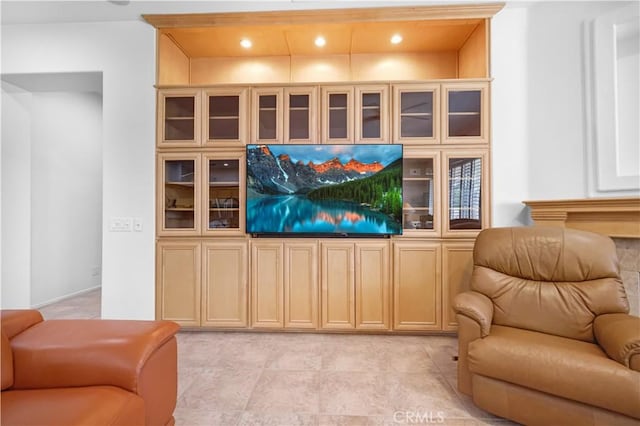 44397 Mesquite Dr, Indian Wells, CA 92210 - living area featuring recessed lighting