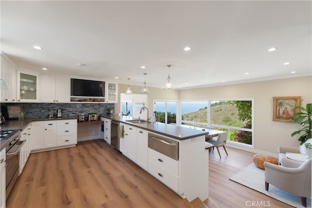 3666 Greve Dr, Rancho Palos Verdes, CA 90275 - kitchen featuring a warming drawer, a peninsula, dark countertops, appliances with stainless steel finishes, and tasteful backsplash