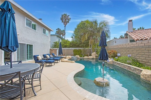9552 Castine Dr, Huntington Beach, CA 92646 - view of swimming pool featuring a fenced backyard and a patio area