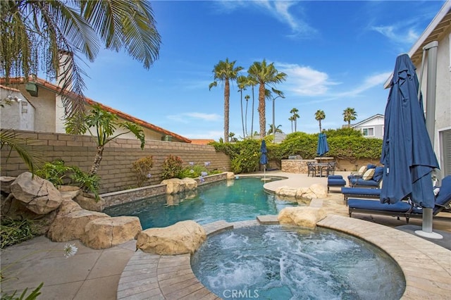 9552 Castine Dr, Huntington Beach, CA 92646 - view of pool featuring a pool with connected hot tub, a fenced backyard, and a patio