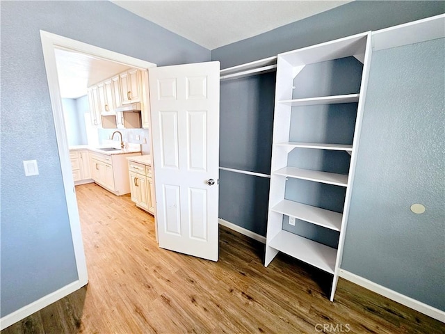 15951 M St, Mojave, CA 93501 - closet featuring a sink