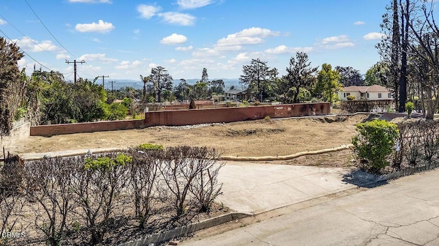 1068 Dolores Dr, Altadena, CA 91001 - photo 2