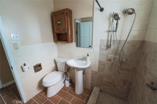 902 E Francis Ave, La Habra, CA 90631 - full bath featuring tile walls and a tile shower