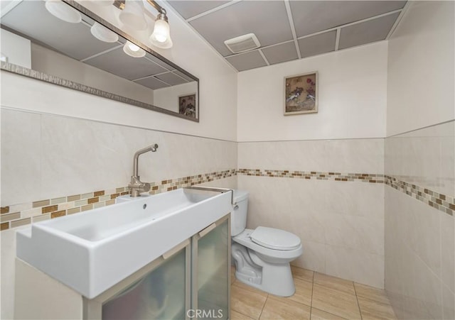 18100 Burbank Blvd Unit 11, Tarzana, CA 91356 - bathroom with tile walls, vanity, tile patterned floors, and a wainscoted wall
