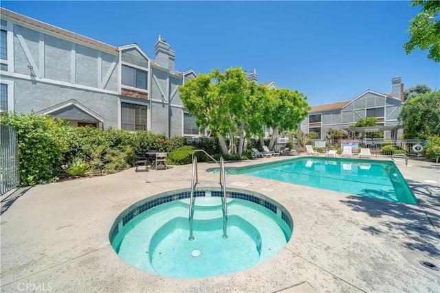 18100 Burbank Blvd Unit 11, Tarzana, CA 91356 - community pool featuring a community hot tub and a patio area
