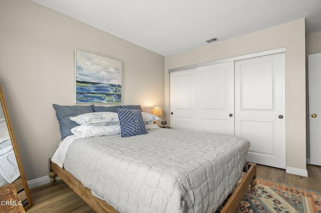 3051 Ketch Pl, Oxnard, CA 93035 - bedroom featuring wood finished floors and a closet