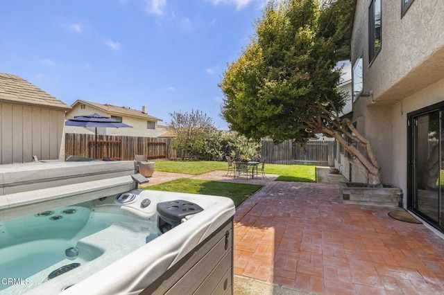 3051 Ketch Pl, Oxnard, CA 93035 - fenced backyard with a hot tub and a patio area