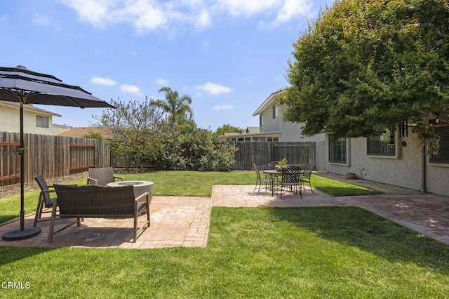 3051 Ketch Pl, Oxnard, CA 93035 - fenced backyard featuring a patio area
