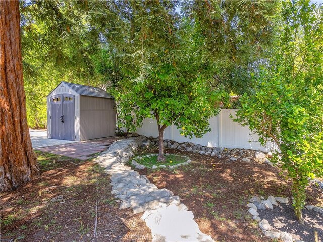 3828 2nd Ave, La Crescenta, CA 91214 - view of yard featuring a storage shed