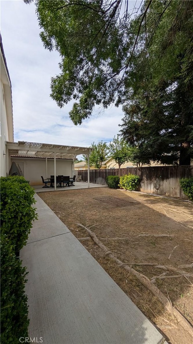 3242 Ashbury Ave, Madera, CA 93637 - view of yard featuring a patio