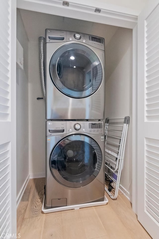 4240 Laurel Canyon Blvd Unit 307, Studio City, CA 91604 - laundry area featuring stacked washing machine and dryer and baseboards