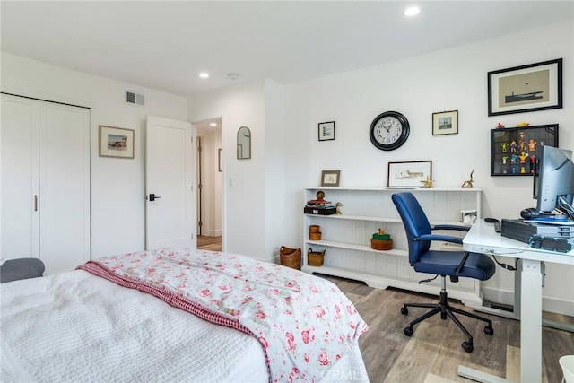 2501 S El Camino Real Unit 310, San Clemente, CA 92672 - bedroom with wood finished floors, a desk, recessed lighting, and a closet