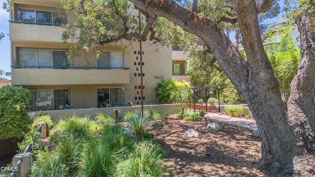 960 San Pasqual St Unit 208, Pasadena, CA 91106 - view of building exterior