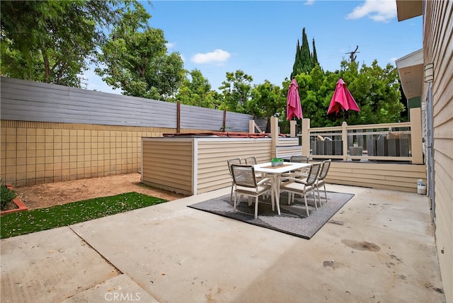 913 Lindencliff St, Torrance, CA 90502 - fenced backyard featuring outdoor dining area and a patio
