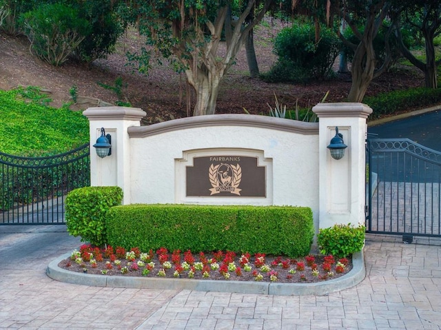 4470 Caminito Tecera, Del Mar, CA 92014 - community / neighborhood sign featuring a gate