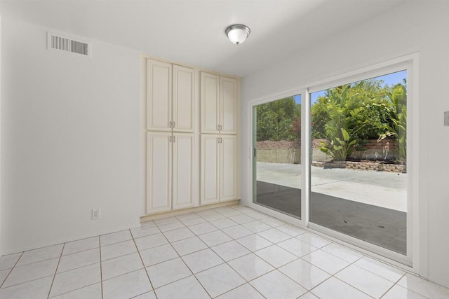 13443 Black Hills Rd, San Diego, CA 92129 - empty room with light tile patterned floors