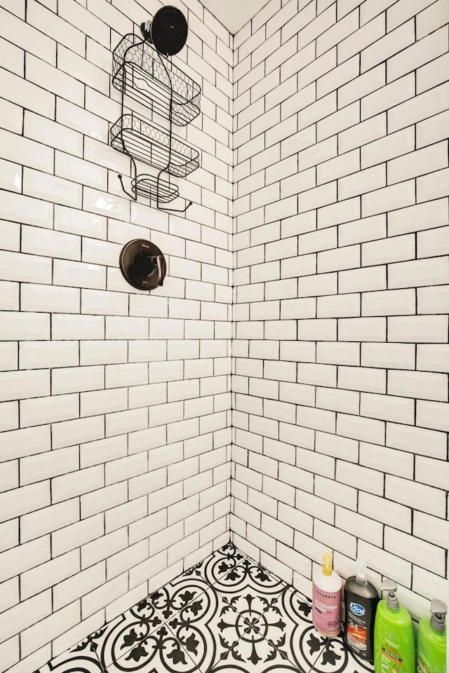 376378 Acacia Dr, Carlsbad, CA 92008 - bathroom with a tile shower