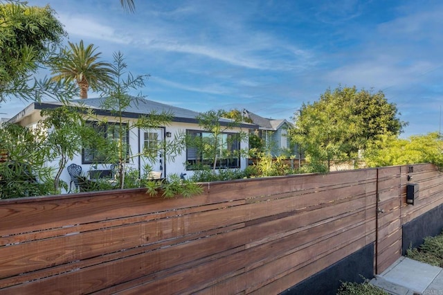376378 Acacia Dr, Carlsbad, CA 92008 - view of side of home