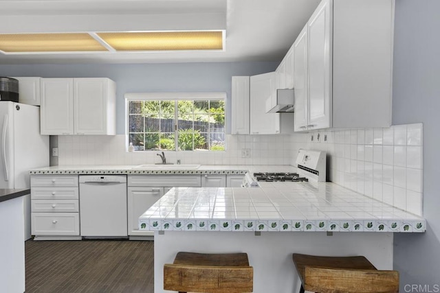 1001 Ontario St, Escondido, CA 92025 - kitchen featuring white appliances, white cabinets, a kitchen bar, a peninsula, and tasteful backsplash