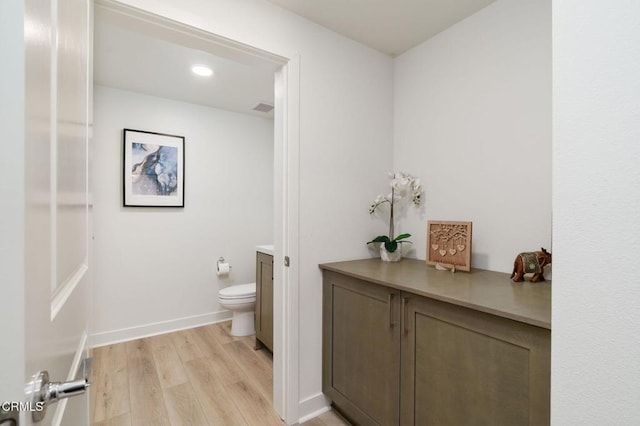 2850 Wagon Wheel Rd Unit 402, Oxnard, CA 93036 - bathroom with wood finished floors, vanity, and recessed lighting