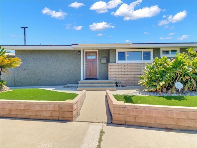 2310 W 169th Pl, Torrance, CA 90504 - view of front of property with stucco siding and a front yard