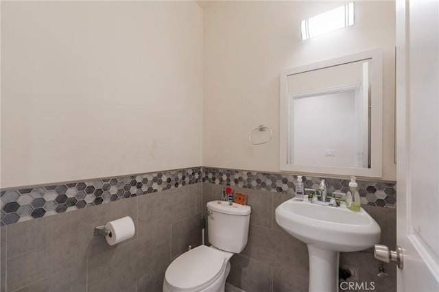 2461 Santa Ana N, Los Angeles, CA 90059 - bathroom with tile walls and wainscoting
