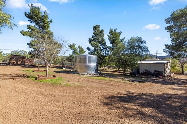 35728 Beauty Vista Ln, Agua Dulce, CA 91390 - view of yard featuring an outdoor structure