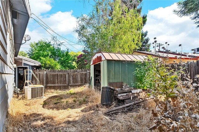 603 Reed Park Dr, Chico, CA 95926 - fenced backyard with a storage shed