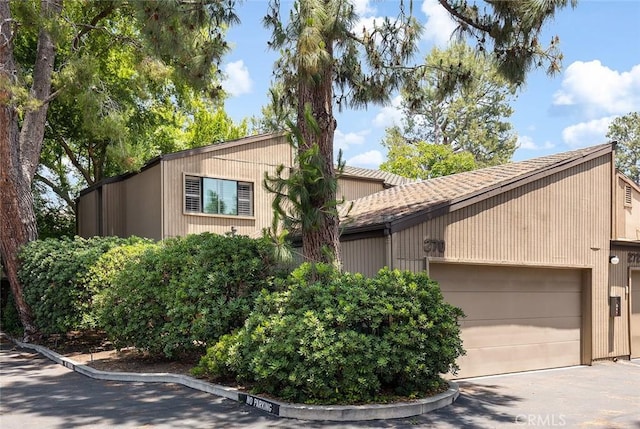 270 N Orange Grove Blvd, Pasadena, CA 91103 - mid-century home featuring an attached garage and concrete driveway
