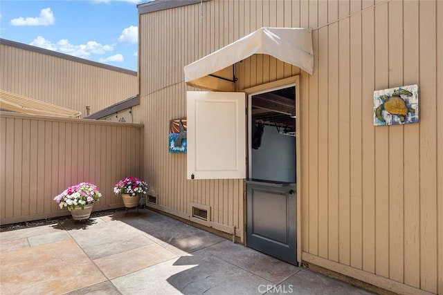 270 N Orange Grove Blvd, Pasadena, CA 91103 - property entrance with a patio