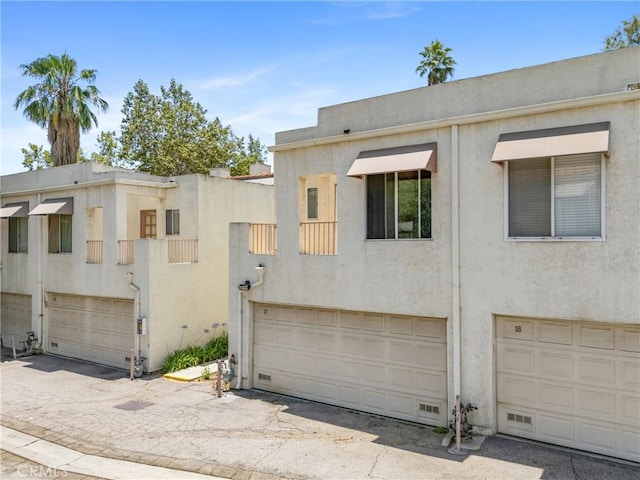 12411 Osborne St Unit 17, Pacoima, CA 91331 - multi unit property with stucco siding and an attached garage