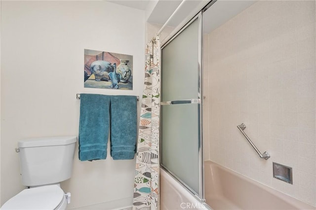 922 Avenida Majorca Unit O, Laguna Woods, CA 92637 - bathroom with toilet and combined bath / shower with glass door