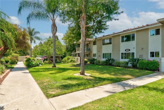 922 Avenida Majorca Unit O, Laguna Woods, CA 92637 - surrounding community featuring a yard