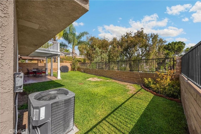 2405 E Alicia St, West Covina, CA 91792 - fenced backyard with a patio area
