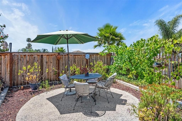 41791 Corte Lara, Temecula, CA 92592 - view of patio / terrace with outdoor dining space
