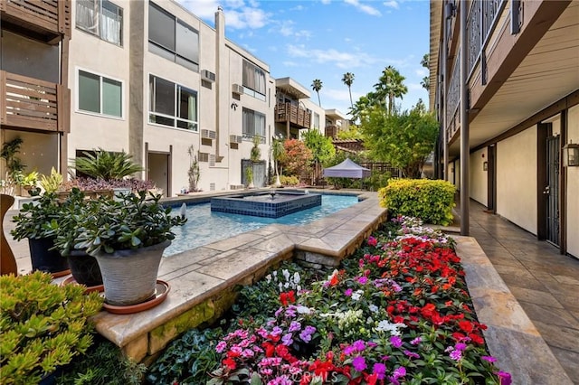 525 S Ardmore Ave Unit 257, Los Angeles, CA 90020 - outdoor pool with an in-ground hot tub and a residential view