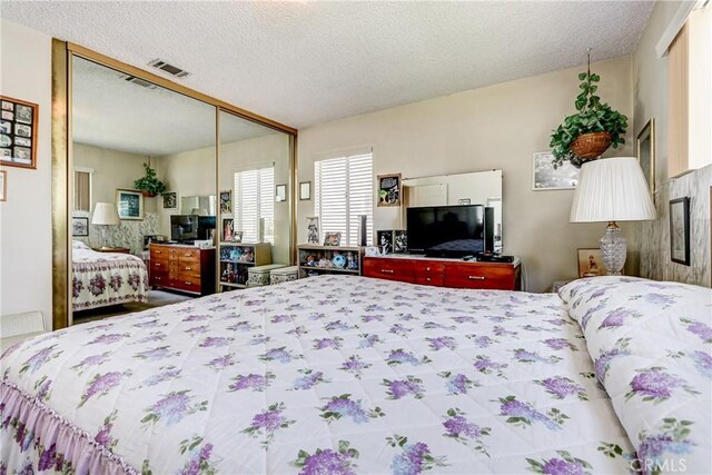4750 W 191st St, Torrance, CA 90503 - bedroom featuring a closet and a textured ceiling