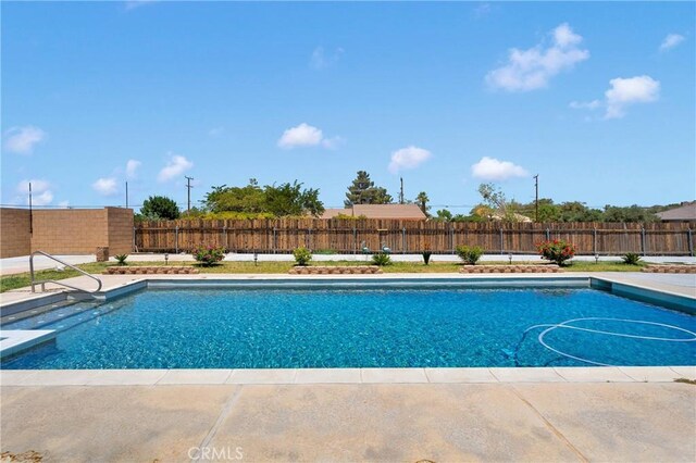 19678 Red Feather Rd, Apple Valley, CA 92307 - view of pool featuring a fenced backyard