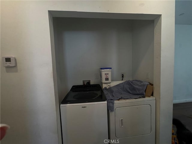 1012 Feliz Dr, Bakersfield, CA 93307 - laundry area with independent washer and dryer