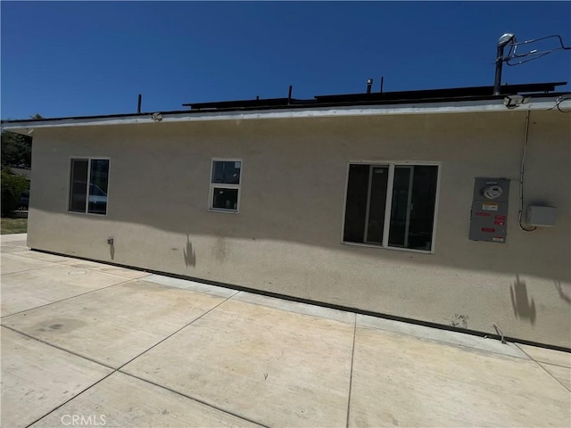 1012 Feliz Dr, Bakersfield, CA 93307 - rear view of property with stucco siding and a patio