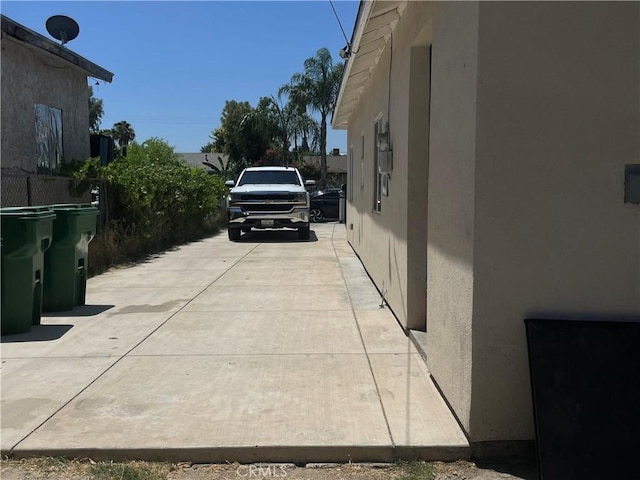 1012 Feliz Dr, Bakersfield, CA 93307 - view of side of property featuring stucco siding
