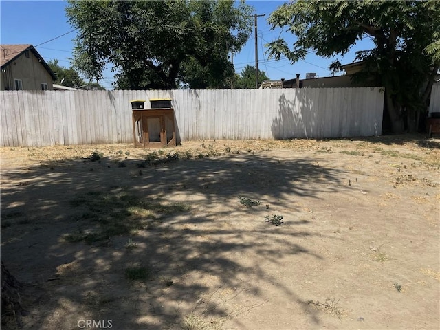 1012 Feliz Dr, Bakersfield, CA 93307 - view of yard