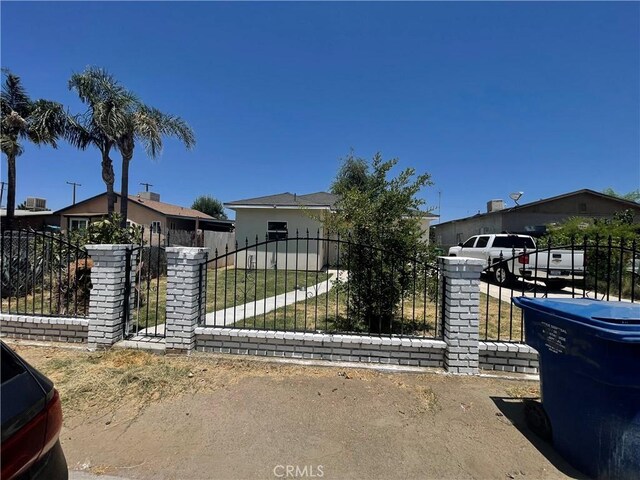 1012 Feliz Dr, Bakersfield, CA 93307 - view of obstructed view of property