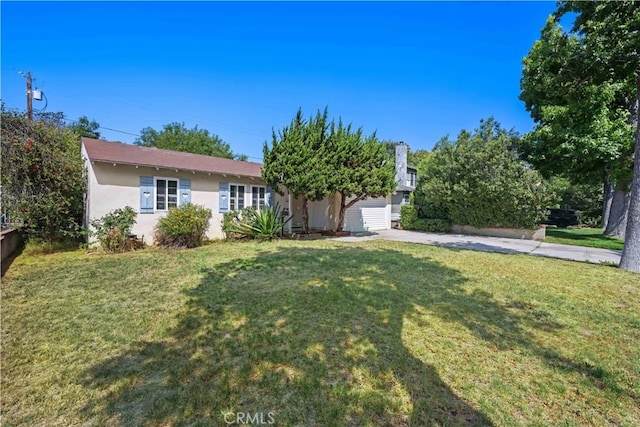 631 N Evergreen St, Burbank, CA 91505 - view of front of home featuring stucco siding, a front lawn, and driveway