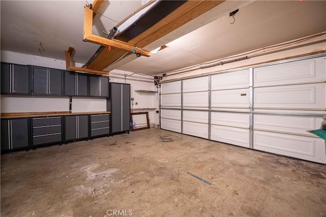 2383 Hampton Ave, Simi Valley, CA 93063 - view of garage