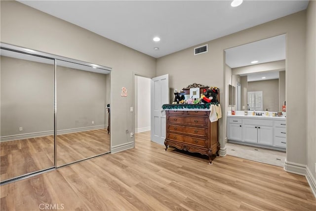 15355 Michael Crest Dr, Canyon Country, CA 91387 - bedroom with light wood-style flooring, a closet, recessed lighting, and connected bathroom