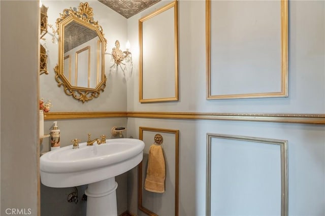 24042 Ingomar St, West Hills, CA 91304 - view of bathroom
