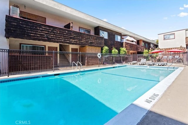 5403 Newcastle Ave Unit 19, Encino, CA 91316 - view of community pool