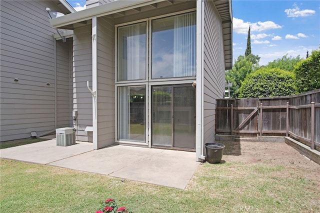 3350 M St Unit 33, Merced, CA 95348 - rear view of property featuring a patio